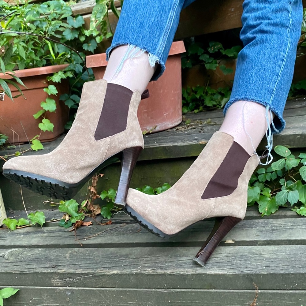 LIKE NEW Ralph Lauren Chelsea Boots